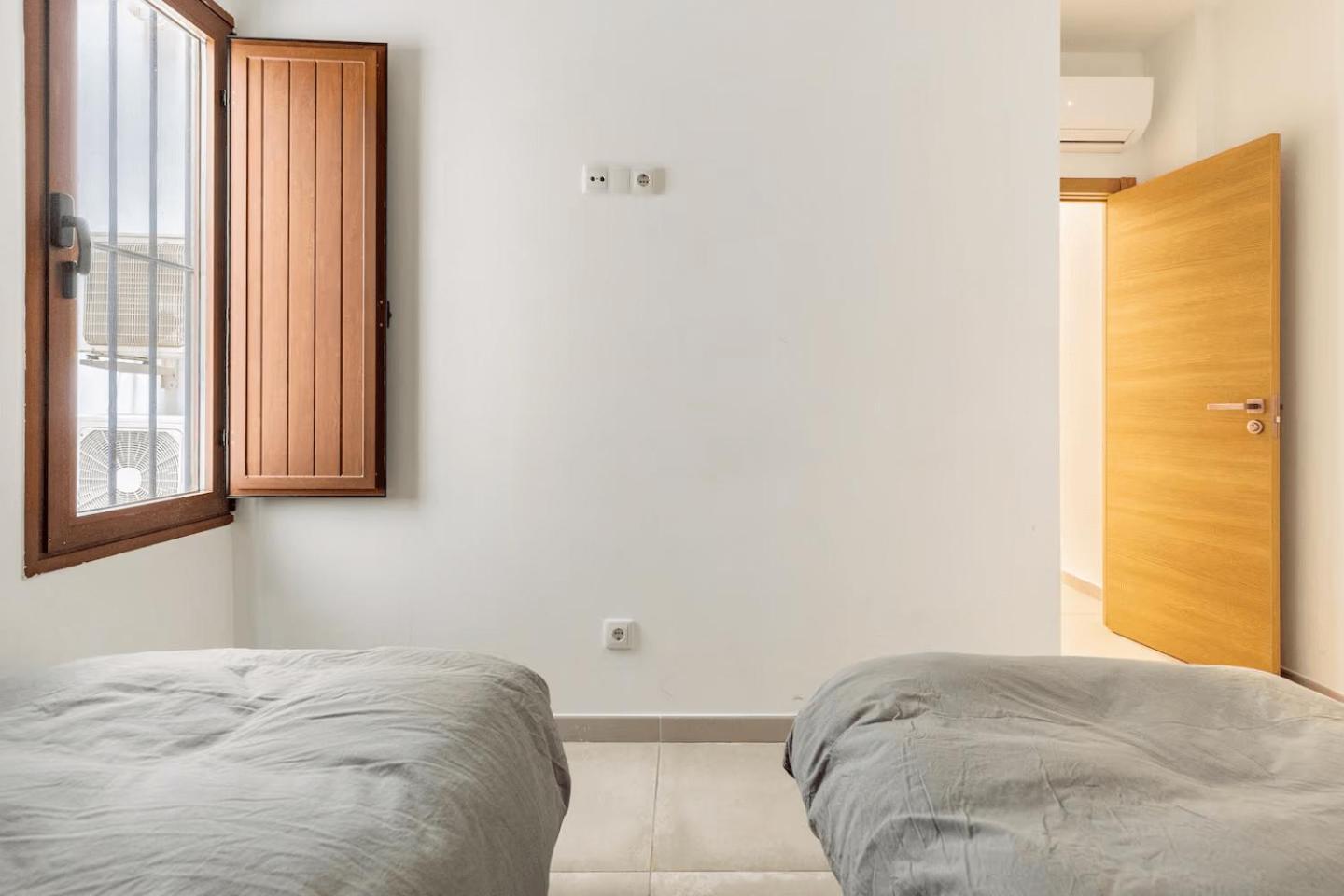 Vivienda Junto A Ruzafa - 12 Pax Y Mas Apartment Valencia Exterior photo